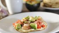 Tostadas de camarón a la mexicana Tostadas de camarón a la mexicana
