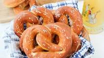 German Pretzels (Laugenbrezeln) German Pretzels (Laugenbrezeln)