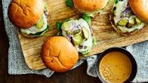 Steak burgers with peppercorn sauce dip Steak burgers with peppercorn sauce dip