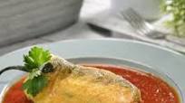 Chiles Rellenos de Queso en Caldillo de Tomate Chiles Rellenos de Queso en Caldillo de Tomate