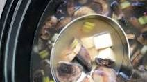 Slow Cooker Chinese Hot Sour Soup (Vegan/Vegetarian) Slow Cooker Chinese Hot Sour Soup (Vegan/Vegetarian)