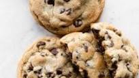 6 Giant Chocolate Chip Cookies 6 Giant Chocolate Chip Cookies