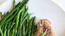 Pan Seared Pork Chops with Creamy Pan Gravy and Garlicky Green Beans Pan Seared Pork Chops with Creamy Pan Gravy and Garlicky Green Beans