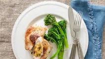 Apple- and Raisin-Stuffed Pork Chops Apple- and Raisin-Stuffed Pork Chops