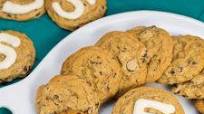 Double Chocolate Chip Cookies with Vanilla Icing Double Chocolate Chip Cookies with Vanilla Icing
