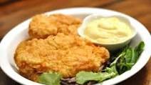 Fried Chicken Breast with Creamy Lemon Sauce Dip Fried Chicken Breast with Creamy Lemon Sauce Dip