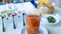 Jugo de camarón, receta tradicional y fácil de la cocina mexicana para disfrutar con una cerveza fría Jugo de camarón, receta tradicional y fácil de la cocina mexicana para disfrutar con una cerveza fría