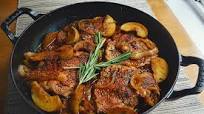 Cider-Braised Pork Chops with Apples Cider-Braised Pork Chops with Apples