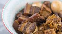 Braised Pork Belly in Soy Sauce (Tau Yew Bak) Braised Pork Belly in Soy Sauce (Tau Yew Bak)