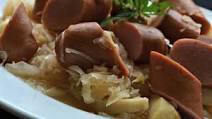 Slow Cooker Knockwurst with Sauerkraut and Apples Slow Cooker Knockwurst with Sauerkraut and Apples