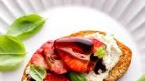Strawberry Bruschetta with Ricotta Strawberry Bruschetta with Ricotta