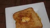 Huevos estrellados con pan tostado Huevos estrellados con pan tostado