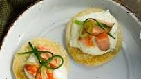 Smoked salmon blinis with tzatziki Smoked salmon blinis with tzatziki