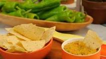 Slow-Cooker Chile Con Queso Slow-Cooker Chile Con Queso