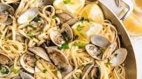 Linguine with Clams (Linguine alle Vongole) Linguine with Clams (Linguine alle Vongole)