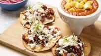 Receta de Tostadas de Tinga de Flor de Jamaica con Pulpo Receta de Tostadas de Tinga de Flor de Jamaica con Pulpo