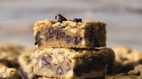 Super-Chewy Chocolate Chip Cookie Bars Super-Chewy Chocolate Chip Cookie Bars