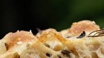 Focaccia med oliven Focaccia med oliven