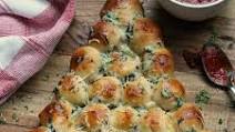 Cheesy Christmas Tree Bread Cheesy Christmas Tree Bread