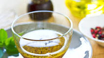 Vinaigrette - klasická zálivka na salát Vinaigrette - klasická zálivka na salát