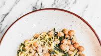 Pasta cremosa con garbanzos y espinaca Pasta cremosa con garbanzos y espinaca