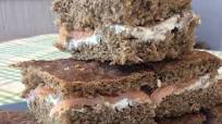 Focaccia ai 7 cereali con philadelphia e salmone affumicato Focaccia ai 7 cereali con philadelphia e salmone affumicato