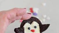Penguin Valentine Oreo Cookie {Easy to Make!} | Kid Friendly Things To Do Penguin Valentine Oreo Cookie {Easy to Make!} | Kid Friendly Things To Do