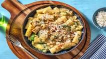 Creamy Pesto and Pork Pasta with Spinach and Parmesan Creamy Pesto and Pork Pasta with Spinach and Parmesan
