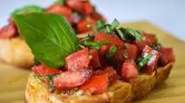 Bruschettas de tomate fresco y albahaca Bruschettas de tomate fresco y albahaca