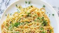 Garlic Spaghetti (Garlic and Olive Oil Pasta) Garlic Spaghetti (Garlic and Olive Oil Pasta)