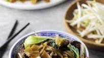 Beef Chow Fun (Stir-Fried Wide Rice Noodles) Beef Chow Fun (Stir-Fried Wide Rice Noodles)