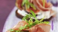Fig, Blue Cheese and Prosciutto Bruschetta Fig, Blue Cheese and Prosciutto Bruschetta