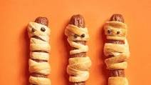Here’s How to Make a Fun & Festive Halloween Snack Board Here’s How to Make a Fun & Festive Halloween Snack Board