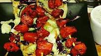 Tex's Chicken Tikka Kebab on Naan Bread 🐔🍞🍲🌿 Tex's Chicken Tikka Kebab on Naan Bread 🐔🍞🍲🌿