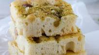Focaccia ad alta idratazione con lievito di birra Focaccia ad alta idratazione con lievito di birra
