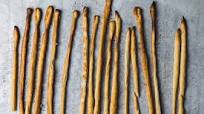 Sourdough Discard Garlic Grissini (Crunchy Breadsticks) Sourdough Discard Garlic Grissini (Crunchy Breadsticks)