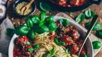 Vegan 'Meatballs' with Spaghetti and Tomato Sauce Vegan 'Meatballs' with Spaghetti and Tomato Sauce