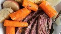 Corned Beef and Cabbage Recipe (Slow Cooker and Stovetop) Corned Beef and Cabbage Recipe (Slow Cooker and Stovetop)