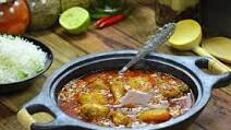 EASY ONE-POT CHICKEN AND POTATO CURRY EASY ONE-POT CHICKEN AND POTATO CURRY