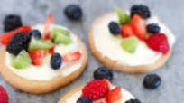 Fruit Pizza Cookies with Cream Cheese Frosting Fruit Pizza Cookies with Cream Cheese Frosting