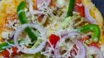 वेज चीज़ पिज्जा (veg cheese pizza recipe in Hindi) वेज चीज़ पिज्जा (veg cheese pizza recipe in Hindi)