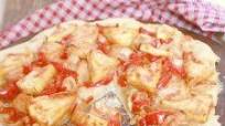 Sriracha Chicken & Pineapple Pizza Sriracha Chicken & Pineapple Pizza
