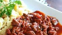 Authentic Pörkölt (Hungarian Beef and Onion Stew) Authentic Pörkölt (Hungarian Beef and Onion Stew)