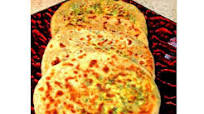 Palak Paneer Paratha (Stuffed Spinach Cottage Cheese Flatbread) Palak Paneer Paratha (Stuffed Spinach Cottage Cheese Flatbread)