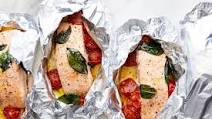 Salmon and Tomatoes in Foil Salmon and Tomatoes in Foil