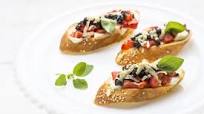 Bruschetta caprese Bruschetta caprese