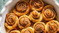 Spiced Cinnamon Buns with Caramel Sauce Spiced Cinnamon Buns with Caramel Sauce
