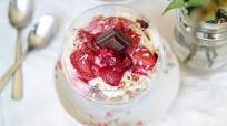 Mixed Berry & Granola Yogurt Parfait Mixed Berry & Granola Yogurt Parfait