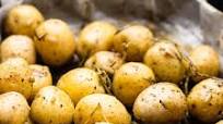 Oven Baked Baby Potatoes With Rosemary And Garlic Oven Baked Baby Potatoes With Rosemary And Garlic
