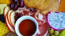 How to build a charcuterie board How to build a charcuterie board